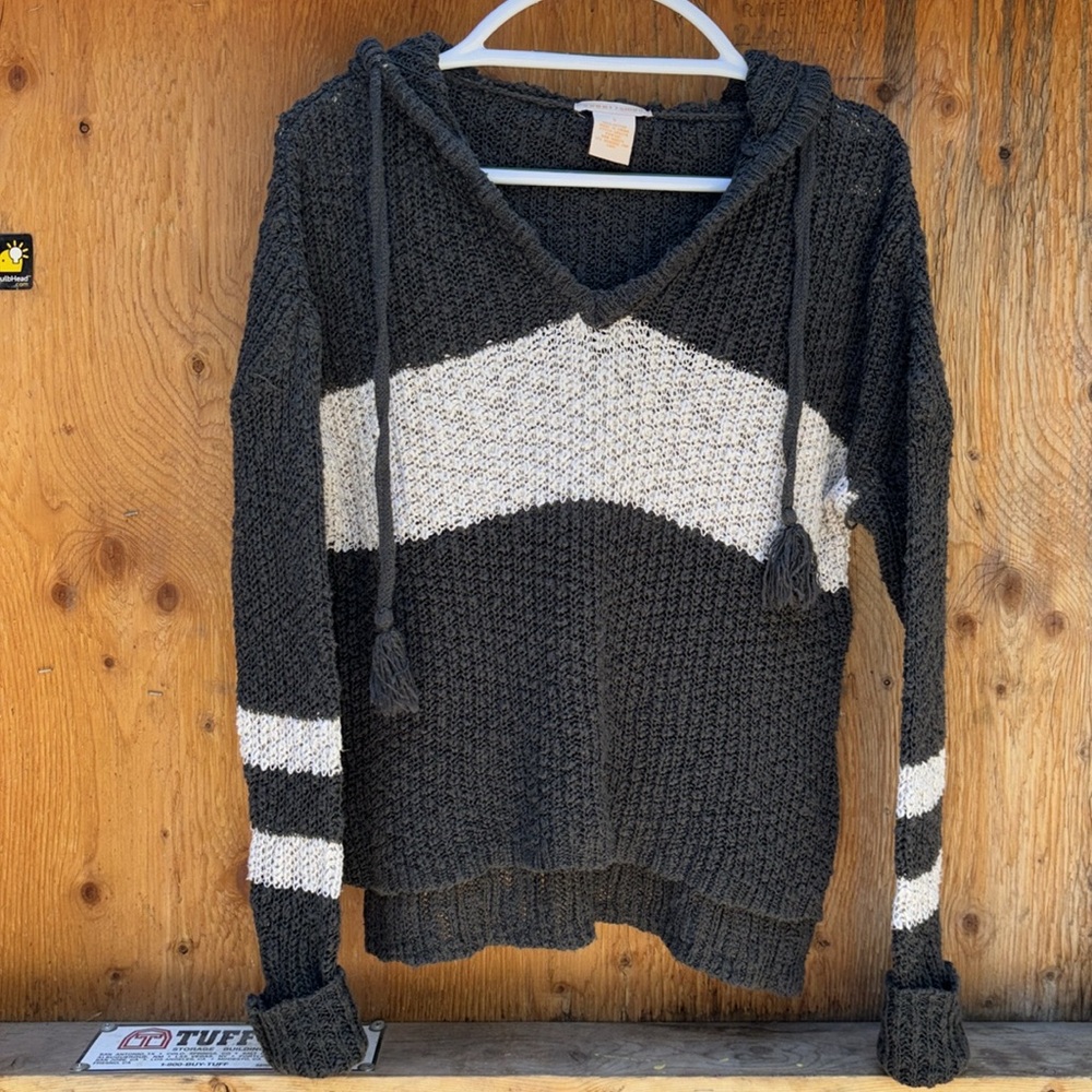 🍭Sweet Romeo Hooded V Neck Cropped Hi-Lo Sweater, Size Small
